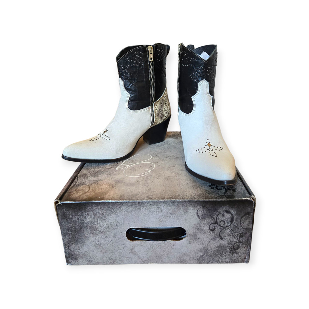 Old Gringo White Leather Studded Snakeskin Ankle Boots Size 8.5‎ With Box